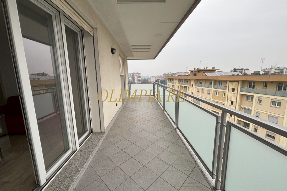 04cbalcone